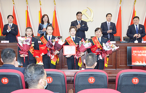 天天都是“三八”節(jié)  為“公交女神”點(diǎn)贊——集團(tuán)召開“三八”國際勞動(dòng)?jì)D女節(jié)表彰大會(huì)